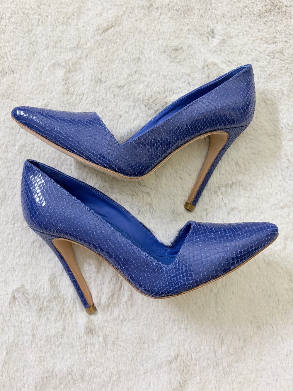 NWOB Alice+Olivia Makayla Blue Snakeskin-Embossed Leather Stiletto Pumps US 5.5